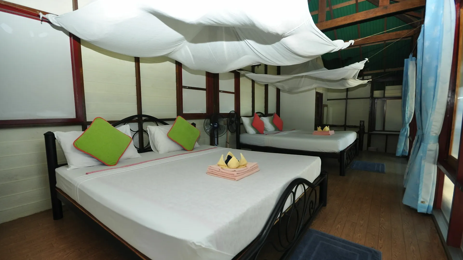 Tohko Beach Resort 피피섬 2*,